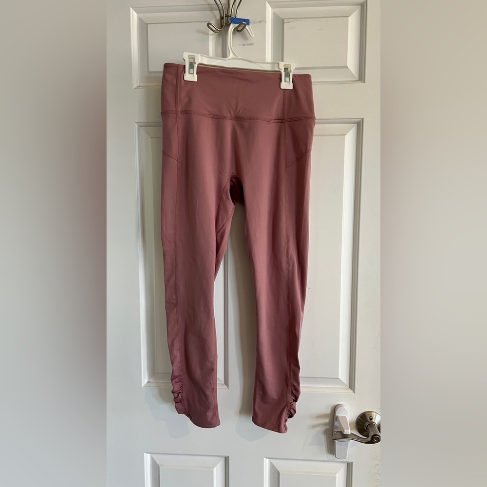 NWOT Free People Movement Mauve Leggings with Ruched Hem Size Medium
